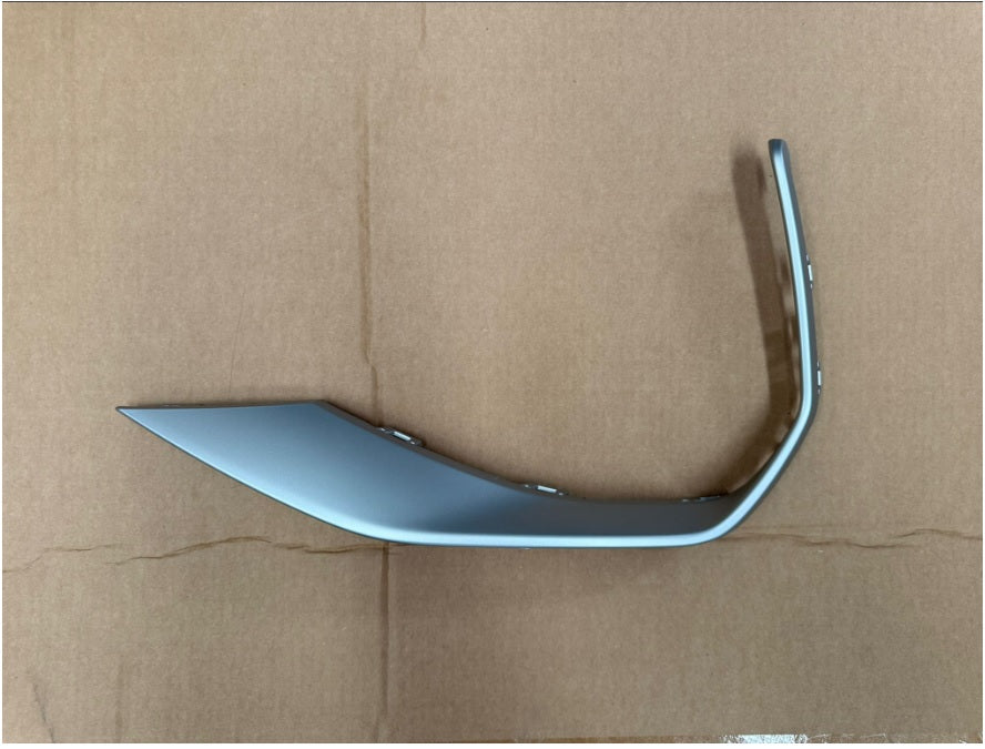 ÖN TAMPON IZGARA ÇERÇEVESİ GRİ SOL A3  2024- | İTHAL